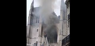 C'è un incendio nella cattedrale di Nantes - Il Post