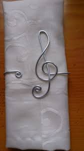 Rond De Serviette N 9 Fil Aluminium Cuisine Et Service De Table Par Mandy Fantaisie Rond De Serviette Serviettes Decoration Theme Musique