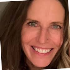 Jeri Andrews's Instagram, Twitter & Facebook