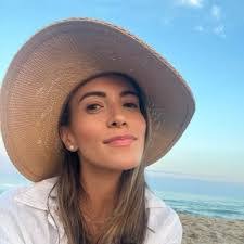 Carolyn Chatham's Instagram, Twitter & Facebook