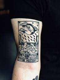 Moon Tarot Card Done By Josh Todaro The Grand Illusion Melbourne Australia Bestgirltattoos Tarot Card Tattoo The Moon Tarot Card Tarot Tattoo