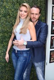 His birthday, what he did before fame, his family life, fun trivia facts, popularity rankings, and more. Fernanda Castillo And Erik Hayser On Set Famousfix Com Post