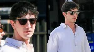 Daniel de 'Terra e Paixão', Johnny Massaro faz passeio com namorado no Rio 