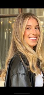 Hi ladies I am a Aussie colourist in London and I'm able to take