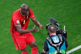 België en rusland nemen het tegen elkaar op in de euro 2020. Prachtig Eerbetoon Lukaku Aan Eriksen Geeft Eenvoudige Zege Belgie Op Russen Kleur Euro 2020 Ad Nl