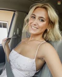 Hi, I'm Samantha McClelland from Kokomo, Indiana! I'm majoring in  Neuroscience at Butler and minoring in both Philosophy and Political  Science. I'm really interested in how the brain works, how people make