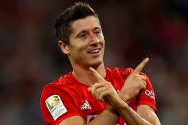 Güncel performans bilgileri robert lewandowski (fc bayern münchen) oynanan maçlar goller asistler kartlar tüm müsabakalar. Bayern Munich Striker Robert Lewandowski Says Signature Goal Celebration Is A Family Secret As He Nears 200 Mark For Bundesliga Giants Goal Com