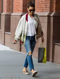 Still married to her husband justin randall timberlake? Jessica Biel Street Style Celebrity Street Style Cool Street Fashion Street Style