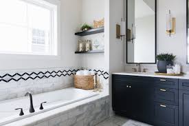 Explore quoizel's collection of home lighting fixtures, including chandeliers, pendants, sconces, bathroom and outdoor lighting. 4 Bathroom Lighting Ideas Worth Considering For Your Bathroom Home Bunch Interior Design Ideas