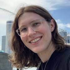 Mara Farris's Instagram, Twitter & Facebook