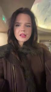 Leah Ewing's Instagram, Twitter & Facebook