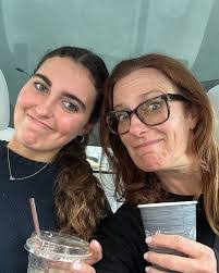 Courtney Karp's Instagram, Twitter & Facebook