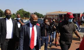 Jun 17, 2021 · julius malema made it implicitly clear on youth day that he and his followers 'were no longer adhering to lockdown laws'. Eff Julius Malema S Assault Case Postponed To July Lnn Highway Mail