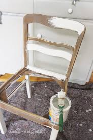 Problemzonen können geflechte und polster sein, die nicht mehr im original erhältlich sind. Diy Alter Stuhl In Neuem Look Smillas Wohngefuhl Diy Blog Alter Stuhl Stuhle Renovieren Stuhl Neu Gestalten