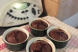 Ramequins Fondants Au Chocolat Au Thermomix Recette Fondant Chocolat Thermomix Alimentation Recettes Preferees