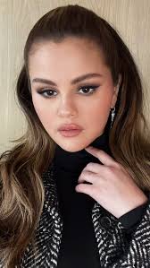 11 December: new breathtaking selfies of Selena from the new Rare Beauty  body-care collection launch