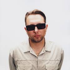 Move My Body (feat. Lucy Dye)