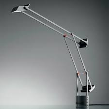 Lassen sie sich von unserer gigantischen auswahl in diesem bereich begeistern und entdecken auch sie ihre ganz persönliche design schreibtischleuchte, welche sie schon nach kurzer zeit nicht mehr missen wollen. Designer Schreibtischlampe Coole Beispiele Archzine