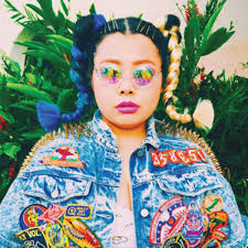 Naomi watanabe là nữ nghệ sĩ hài hàng đầu nhật bản, nổi danh với những màn hóa trang, bắt chước các ngôi sao trên thế giới như beyoncé, lady gaga. The Legend 100 Asia S Digital Voices Hashtag Legend