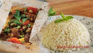 Patlıcan dilimlerini çok yumuşamalarına izin vermeden güzelce kızartın ve fazla yağlarını kağıt havluyla alın. Firinda Kagit Kebabi Nasil Yapilir Iste Enfes Tarif Kiyafet Kombinleri