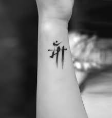 15 Ideas Originales De Pequenos Tatuajes Minimalistas Que Demuestran Que Menos Es Mas Minimalist Tattoo Geometric Tattoo Tattoos For Women Small