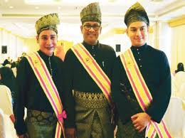 Datuk aaron aziz dan datuk farid kamil. Inilah Perbezaan Gelaran Dato Datuk Dato Seri Tan Sri Dan Tun Yang Masih Ramai Tak Tahu