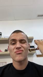 She is the daughter of mike corbin and janine matthews, and the half sister of mobster sonny corinthos.courtney was portrayed by alicia leigh willis from december 20, 2001, until february 21, 2006. Pinterest Celebrita Hot Attori