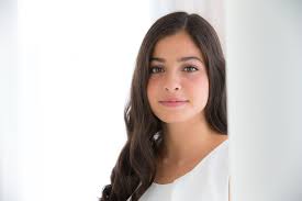 In 2015, yusra mardini almost drowned in the mediterranean while fleeing the civil war in syria. Yusra Mardini Droemer Knaur