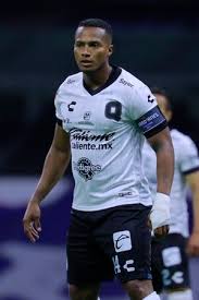 Former manchester united club captain antonio valencia has announced his retirement from antonio valencia celebrates with the fa cup after manchester united's victory over crystal palace in. Antonio Valencia Queretaro S Train To Success Babagol