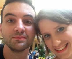 Én uke etter at Michelle (29) døde, fant John (33) det hemmelige bildet på  mobilen