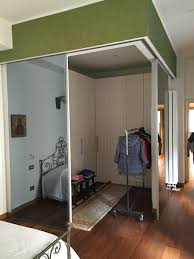 Design minimal e moderno, facile montaggio e pulizia. La Cabina Armadio Angolare 10 Soluzioni Intelligenti Homify