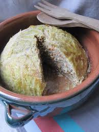 Apres Avoir Elimine Les Grosses Feuilles De Chou Dures J Ai Utilise Les Plus Sombres Pour La Ribollita Et Les Plus Pales Pour C Chou Farci Choux Alimentation