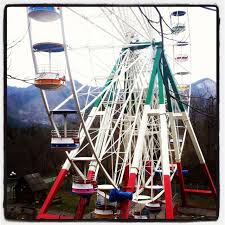 The total area is 276,000 m², 196,000 of which will be open green garden. Fairground In Victory Park Yerevan Park Victorious Theme Park