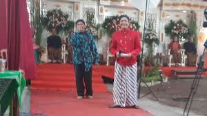 Berikut ini kami berikan contoh pranatacara bahasa jawa pada saat pasrah pengantin laki laki kepada keluarga. Sesorah Atur Panampi Pasrah Temanten Putri Pidato Bahasa Jawa Pasrah Pengantin Putri Youtube