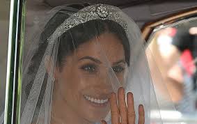 Das hochzeitskleid von meghan markle wunderschön. Meghan Markle Im Brautkleid So Schon Strahlt Sie An Prinz Harrys