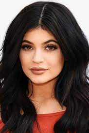The reality tv star, model and businesswoman founded kylie cosmetics in 2015 and is mother to stormi. Kylie Jenner Starportrat News Bilder Gala De