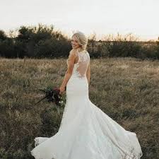 A bride that is a little shy about the idea of wearing a boot may. Western Weddings A Definitive Guide To Western Wedding Outfits And Wedding Planning Pinto Ranch