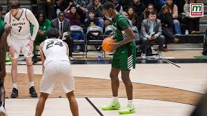 Men's basketball plays at Le Moyne Saturday night