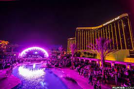 Eclipse Daylight Beach Club In Mandalay Bay Open Every Wednesday 10pm 3am And Select Holiday Weekends Text Daylight Beach Club Las Vegas Clubs Mandalay Bay