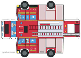 Den bastelbogen gibt es kostenlos als pdf zum herunterladen und ausdrucken. Feuerwehrauto Bastelbogen Kostenlos Herunterladen Und Selber Basteln