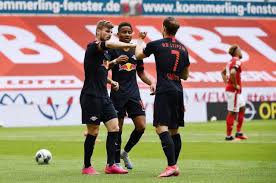 Timo werner (rb leipzig) remate con la derecha desde el centro del área por el lado derecho de la portería. Rb Leipzig Go Third With Win At Koln