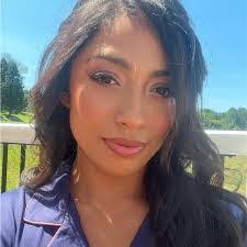 Dina Gore's Instagram, Twitter & Facebook