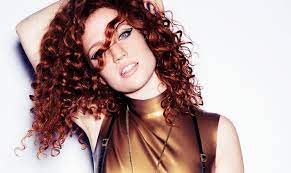 Negli ultimi tempi, il cantante inglese . L Estate Di Jess Glynne Con Hold My Hand Panorama
