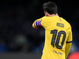 As only he could, the magician does it again. Diego Diego Messi Wird In Neapel Spottisch Empfangen Und Taucht Ab Kicker