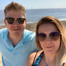 Help! Im in dire need of my nails done, I will need 2 extentions due to one  nail having broke and another