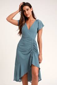 Hervorragende Denim Blue Geraffte High Low Midi Kleid Blue Denim Geraffte Hervorragende Highlowmidikleid In 2020 Blue Midi Dress Light Blue Midi Dress Blue Cocktail Dress