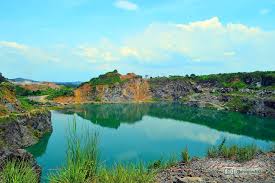 Danau yang memiliki air berwarna hijau ini dahulu bernama danau jayamix rumpin.secara administratif, danau quarry terletak di kampung nanggaherang, desa tegallega, kecamatan. Danau Quarry Pesona Lain Dari Kota Hujan Bogor