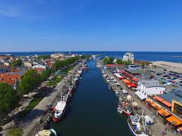 Zwar gehört die siedlung an der mündung der warnow schon seit jahrhunderten zu rostock, doch erst mit der entwicklung des fremdenverkehrs begann der ort aufzublühen. Warnemunder Alter Strom Dr Tasler Partner Immobilien