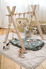 Babyshower Geschenkidee Mit Diy Spielbogen Dogum Oncesi Hediyeleri Bebek Mobilya Bebek Odasi Mobilya