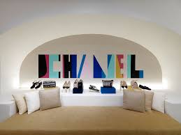 While it doesn't use the negative space as well as it could have, the coco chanel logo is used as an example in many graphics designer classes all over. Chanel Celebra La Boutique Temporanea Di Capri Con Carlotta Oddi